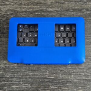 RCA Tablet Keyboard Blue Case 7” - Model RKT773P - Like NEW